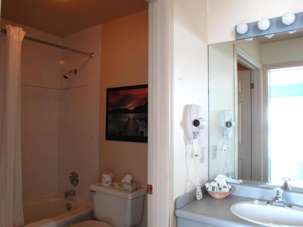 Brigantine Inn Луненбург Номер фото